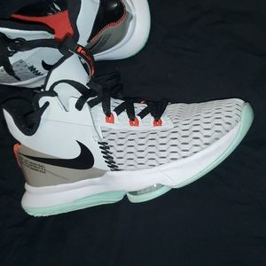 Lebron Witness 5